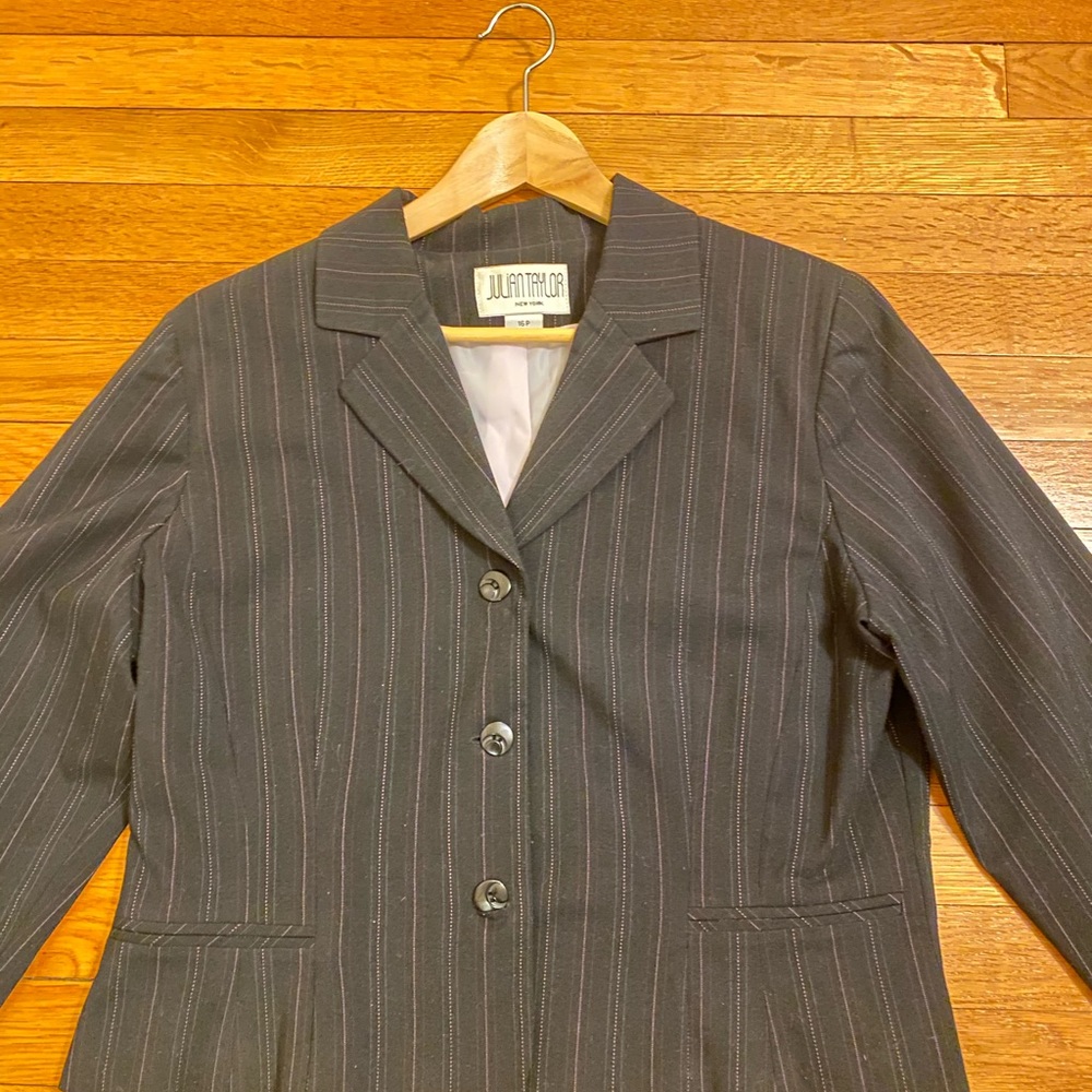 Julian Taylor 16P black pinstripe blazer - Picture 4 of 4